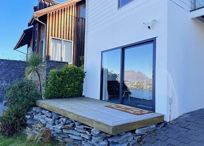 Lake View Retreat Studio